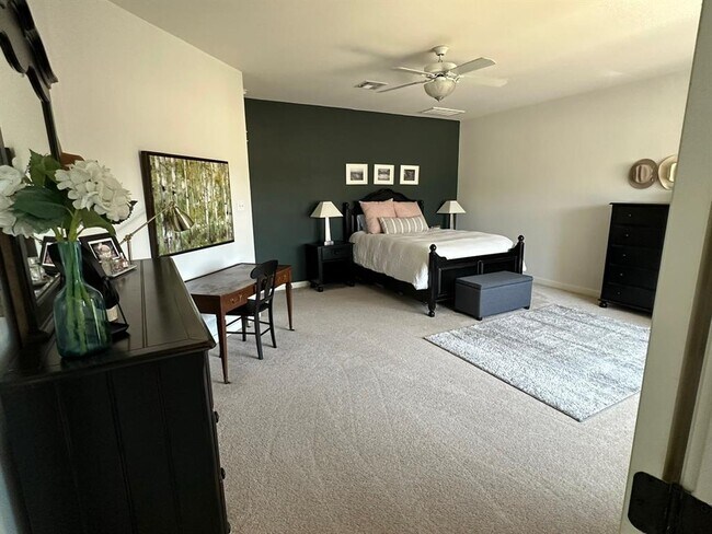 Building Photo - 205 Sycamore St