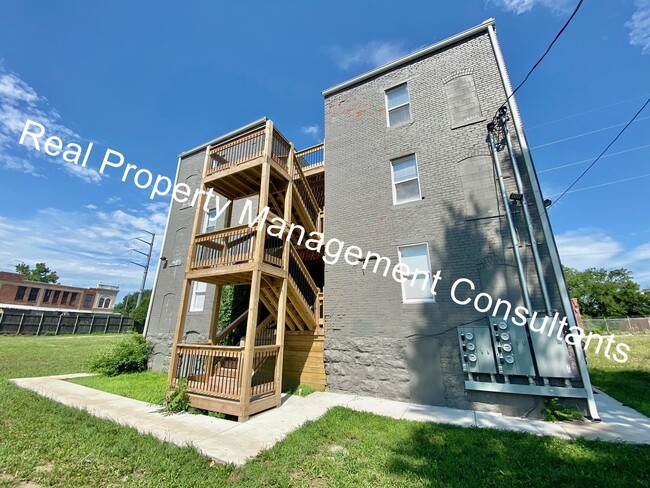 Building Photo - Renovated 3-Bedroom Home! Deposit Free Living Available via Obligo