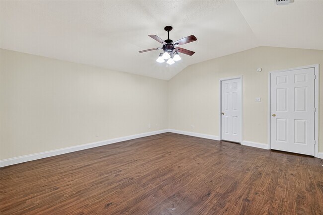 Building Photo - 2219 Mountshire Dr