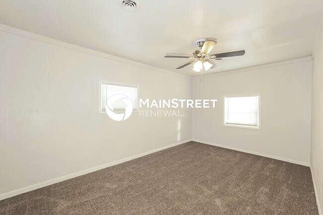 Building Photo - 4 Bedroom Pet-Friendly Home in Grandview, ...