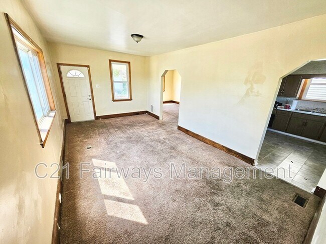 Building Photo - 1035 Lysle Ave