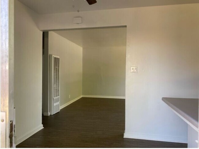 Building Photo - Charming 2 bedroom 1 Bath Duplex