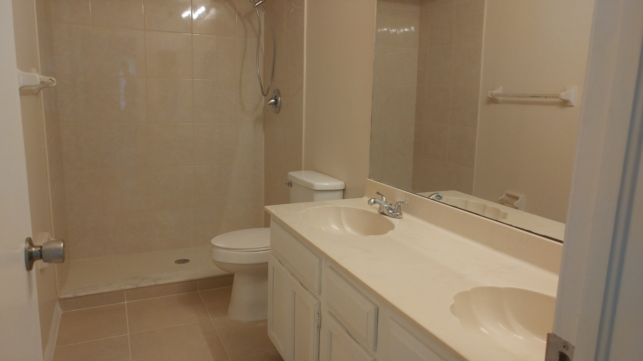 master bathroom - 5857 Rattlesnake Hammock Rd