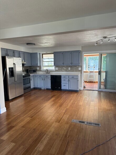 Primary Photo - 62 Sprague St