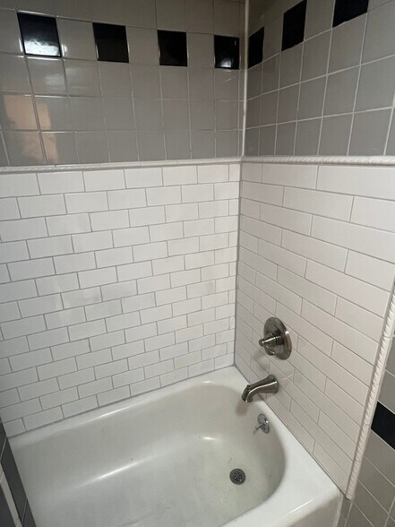 Building Photo - 86 McLellan St
