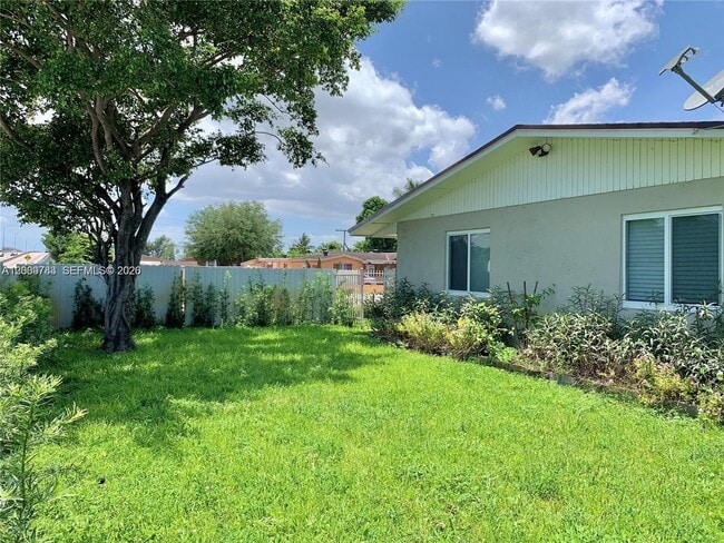 Building Photo - 10303 NW 35th Pl