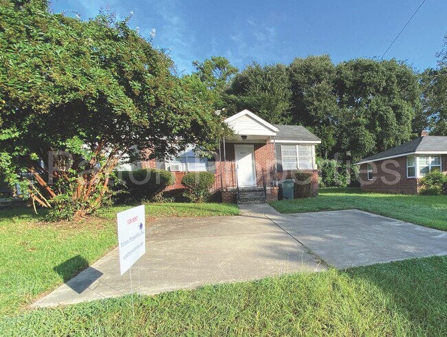 Primary Photo - 1013-1015 Munsen Springs Dr - Inside CoC -...