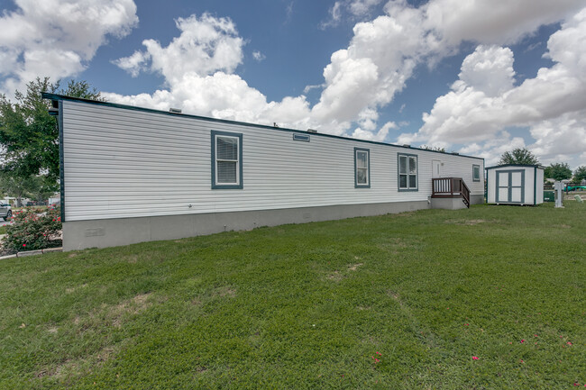 Building Photo - 7151 Woodlake Pkwy