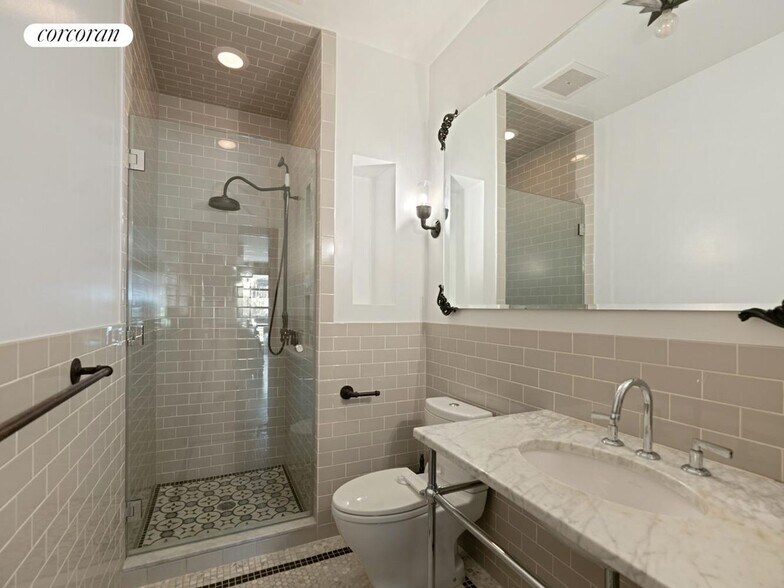 Building Photo - 7807 Ridge Blvd