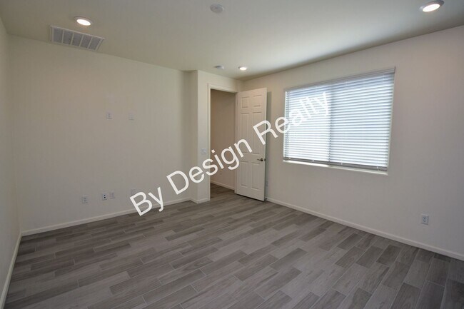 Building Photo - Gladden Farms 3 Bed 2 Bath+Den - 3 Car Garage