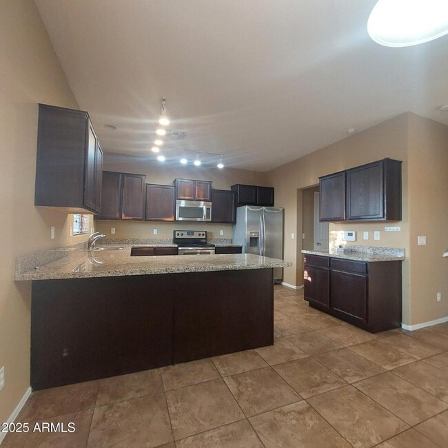 Building Photo - 10225 W Camelback Rd