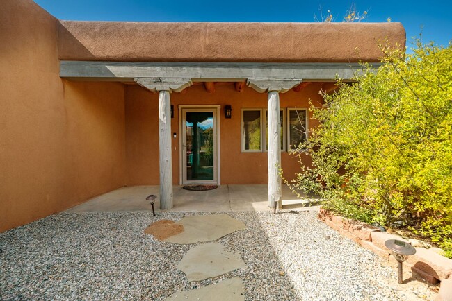 Building Photo - Gorgeous Eldorado Home Available Now!