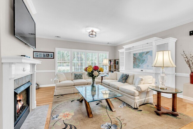 Building Photo - Welcome to the Desirable Landings on Skidaway Island - MIN 6 Month Lease - Fully Furnished