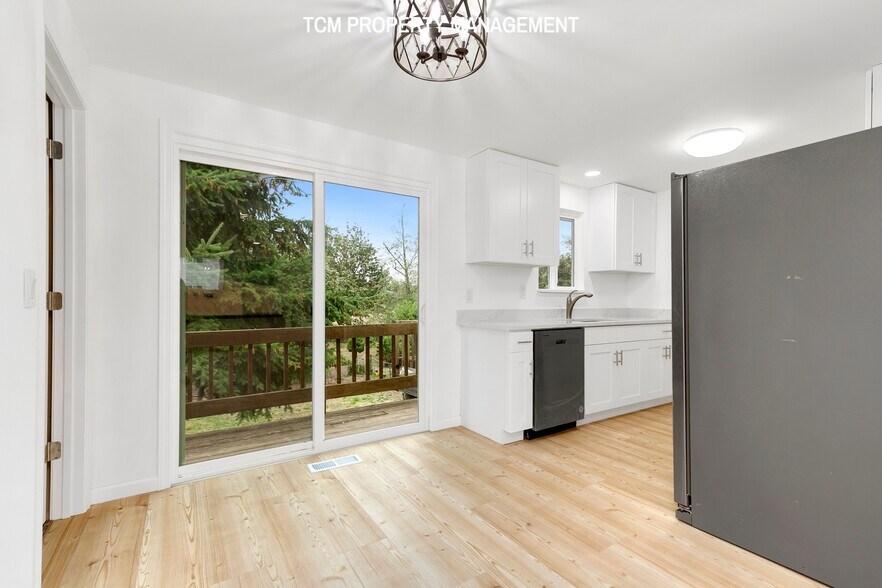 Building Photo - 4806 S 179th St