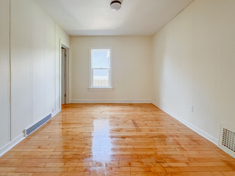 Building Photo - 1218 Bluff Ave