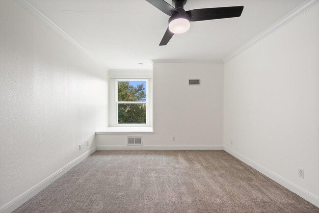 Building Photo - 2500 Steck Ave
