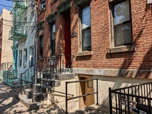 Building Photo - 374 2nd St