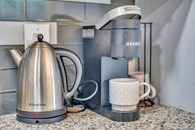 Building Photo - 586 Saint James Walk SE