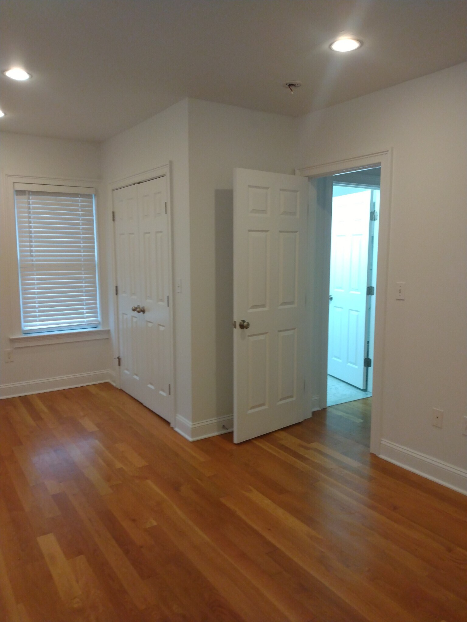 Building Photo - 17 Lincoln Ave