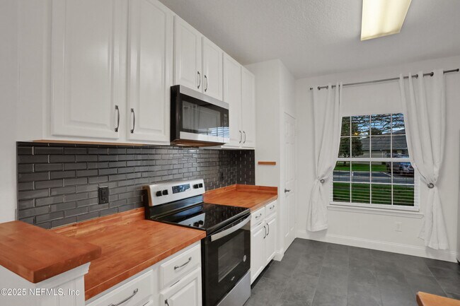 Building Photo - 336 Wooded Crossing Cir