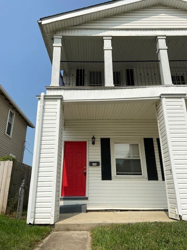Building Photo - 350-352 E Hinman Avenue