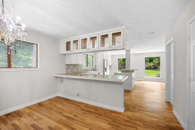 Building Photo - 2218 Bahama Rd
