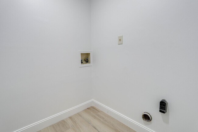 Building Photo - 1111 Salerno Ct