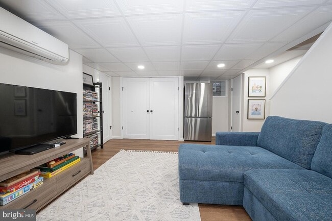 Building Photo - 227 E Hathaway Ln