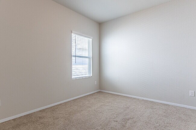 Building Photo - 373 Jade St