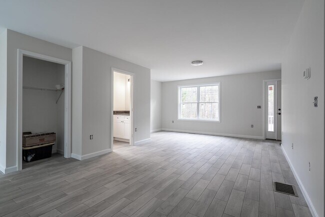 Building Photo - 86 Reservoir Dr