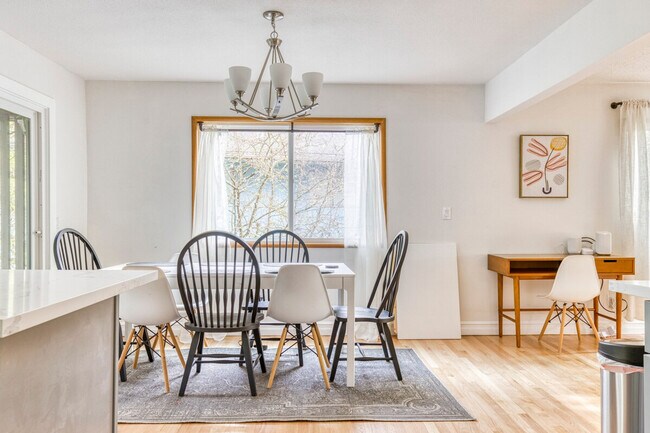 Building Photo - 3201 SW Sherwood Pl