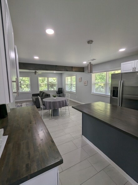 Building Photo - 804 Wright St