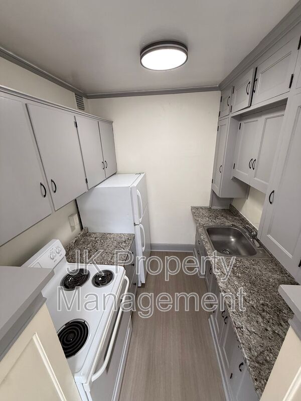 Building Photo - 310 5th St N