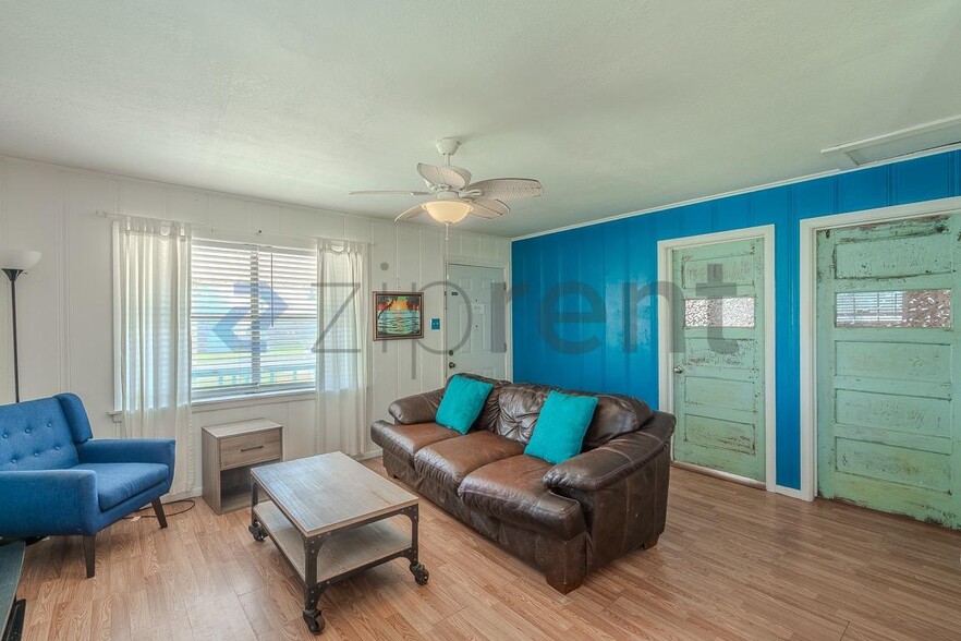 Building Photo - 210 Surf Dr