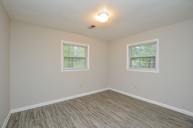 Building Photo - Renovated ranch in Matthews, NC! Heck of a deal! COMING SOON!!!