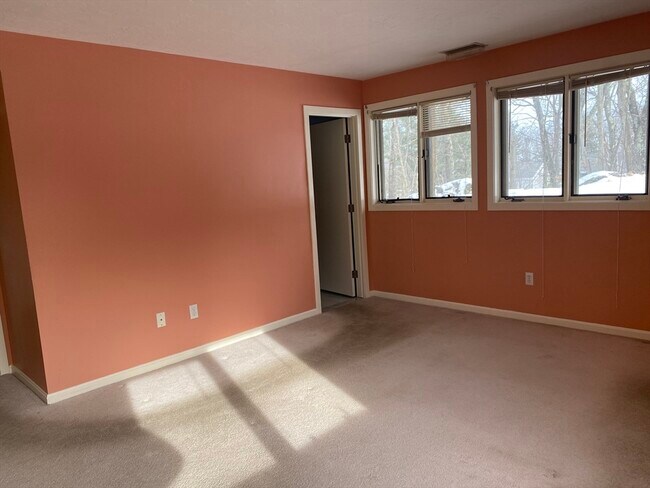 Building Photo - 330 Sunderland Rd