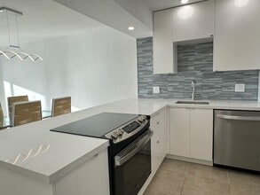 Building Photo - 3095 N Course Dr