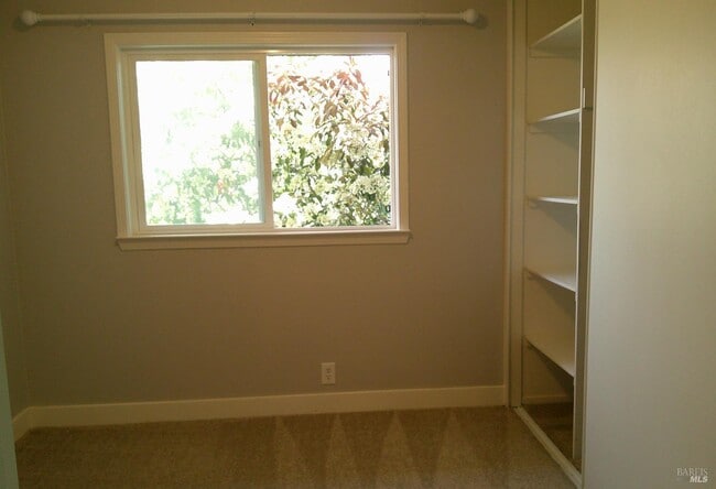 Building Photo - 785 Dogwood Cir