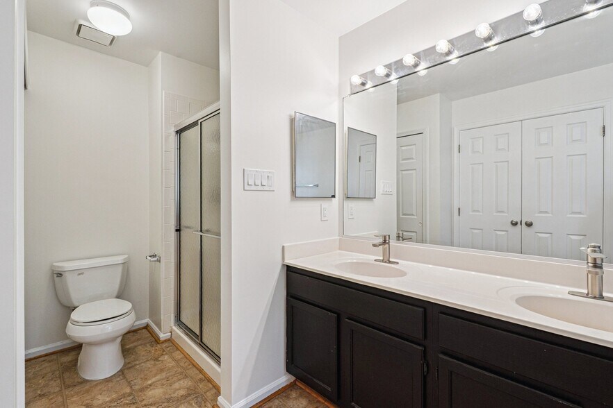 Building Photo - 8410 Woodland Manor Dr