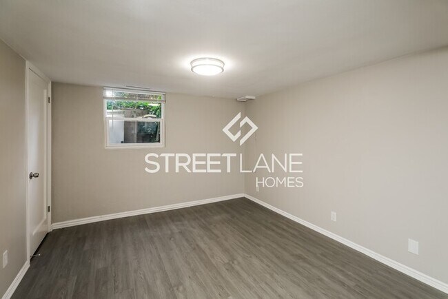 Building Photo - NOW OFFERING FIRST FULL MONTH FREE!!