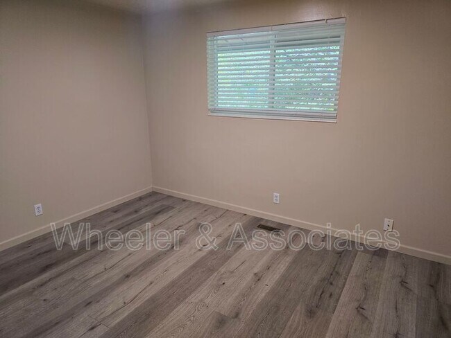 Building Photo - 3070 Eccles Ave