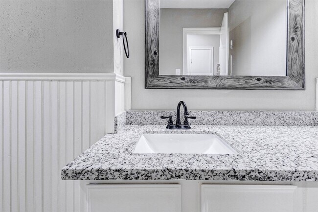 Building Photo - 6715 Liberty Valley Dr