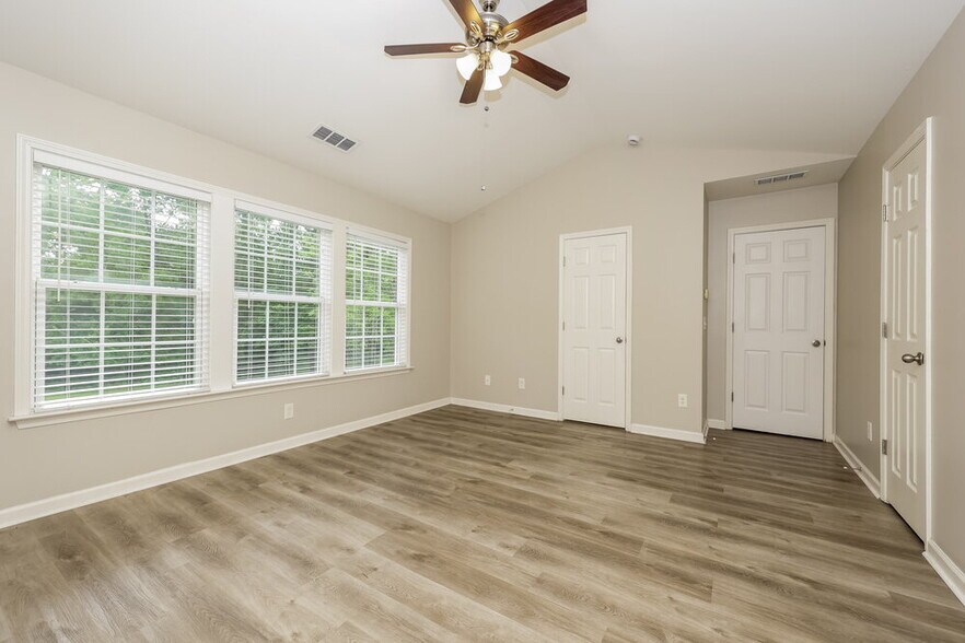 Building Photo - 2214 Cardiff Ln