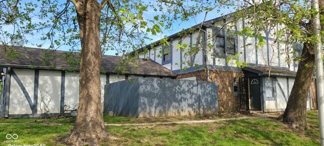Building Photo - 3662 Tudor Park Dr