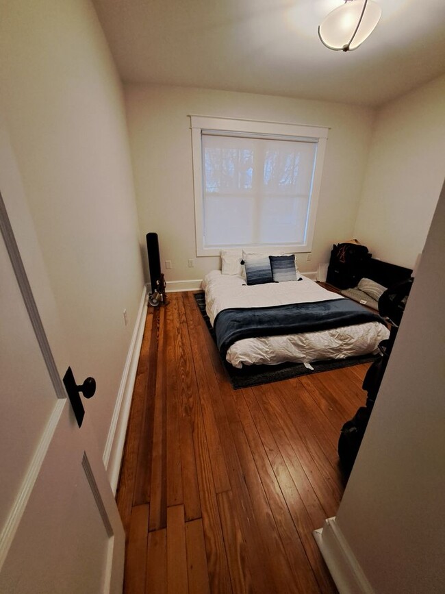 Building Photo - Fully Remodeled Home