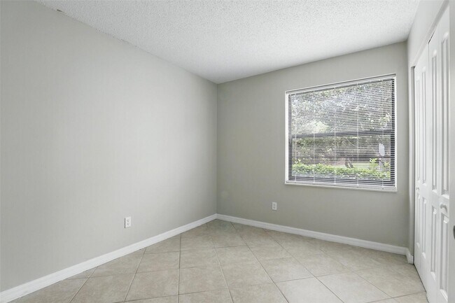 Building Photo - 3966 Atrium Dr