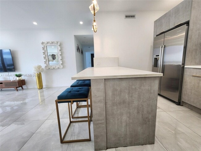 Building Photo - 3505 S Ocean Dr