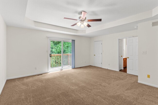 Building Photo - 304-306 Dads Way