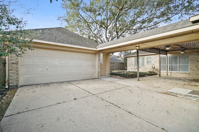 Building Photo - 1438 Crescent Green Dr