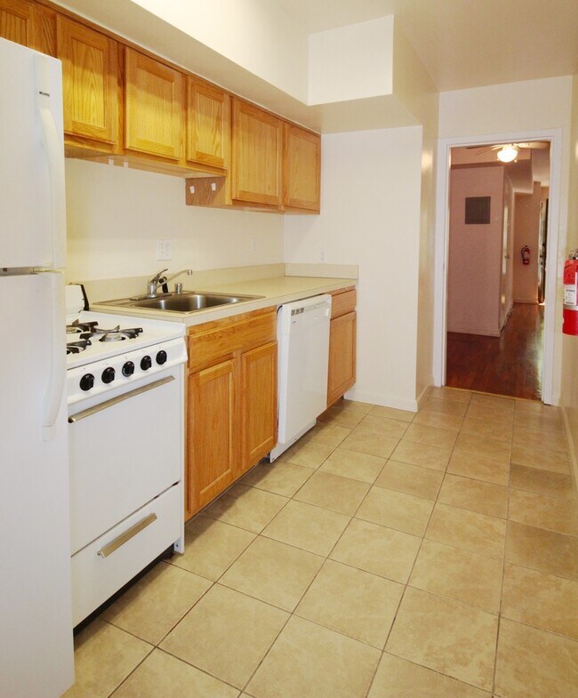 Building Photo - 218 10th St NE